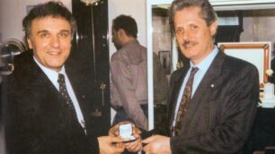 Leonardo Spinelli a destra maestro orologiaio