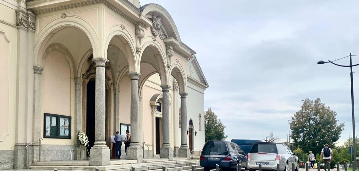 Lesmo funerale madre e figlio