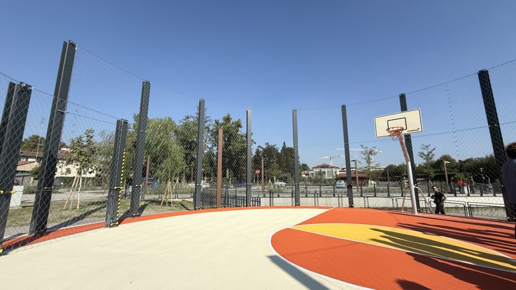 Monza parco piazzale Virgilio playground