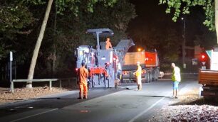 Monza parco viale Cavriga asfalto lavori notturni