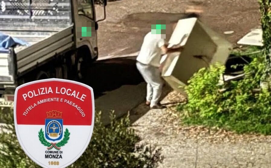 Lo scarico di rifiuti nel quartiere Libertà