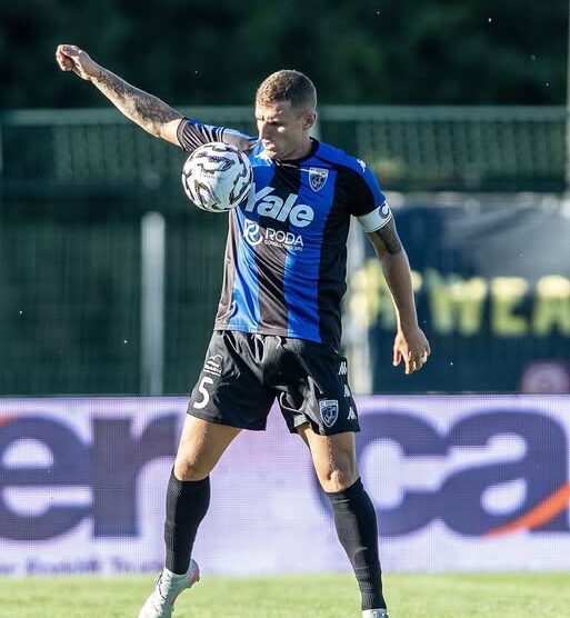Renate calcio il difensore Simone Auriletto