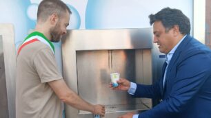 Nuova casa dell'acqua di BrianzAcque a Cornate: il sindaco Panzeri e il vicepresidente Celletti