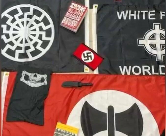 Parte del materiale trovato in casa del ragazzo brianzolo