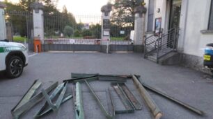 Le lastre di rame recuperate al cimitero di via Foscolo a Monza
