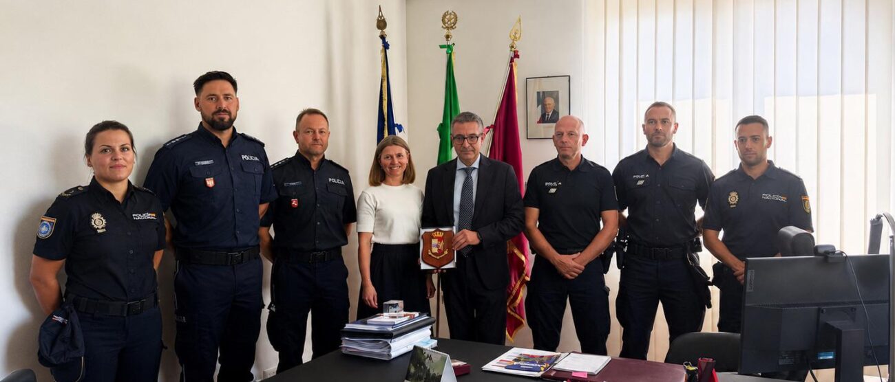 Gli agenti stranieri ricevuti dal Questore di Monza
