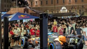 F1, Gp d'Italia 2026: la folla in piazza Trento sabato sera