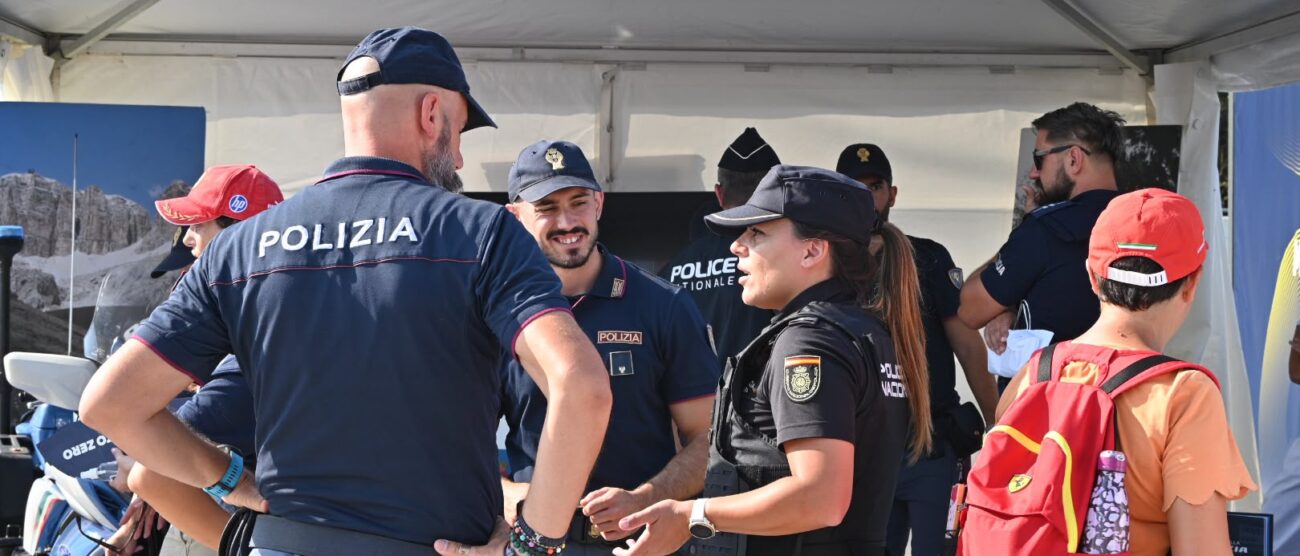 Agenti della Polizia di Stato all'Autodromo