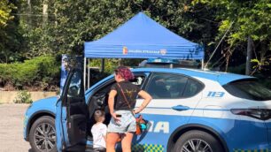 Un mezzo della Polizia a Meda alla festa Avis