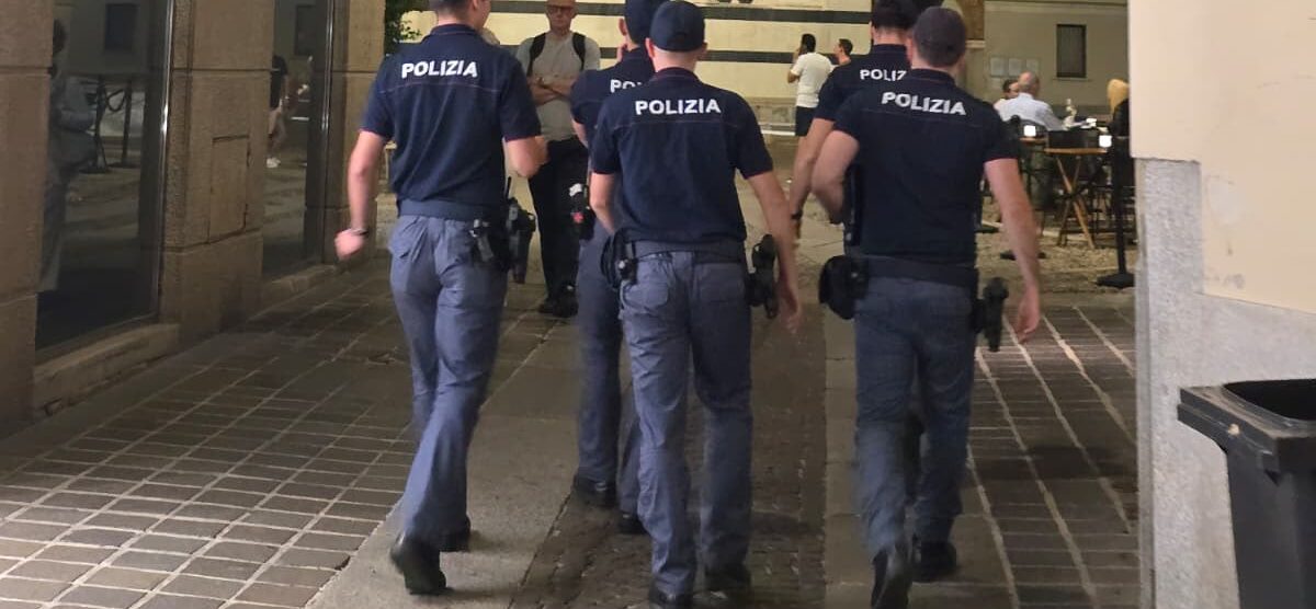 Poliziotti in piazza Duomo a Monza