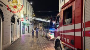 L'intervento dei vigili del fuoco in centro a Monza