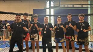 Lissone Kombat 2000 atleti con il maestro Gatti e l'istruttore Colagrossi primo da sinistra a Cornaredo