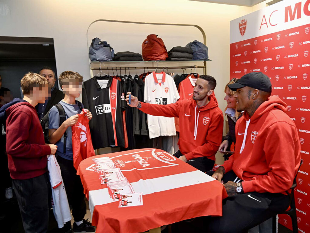Calcio Serie A Ac Monza Meet & Greet negozio Andros con Michael Folorunsho e Patrick Ciurria