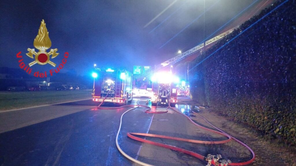 Monza incendio sfasciacarrozze ottobre 2025 soccorsi