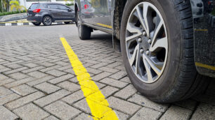 Monza strisce gialle parcheggi foto Comune di Monza
