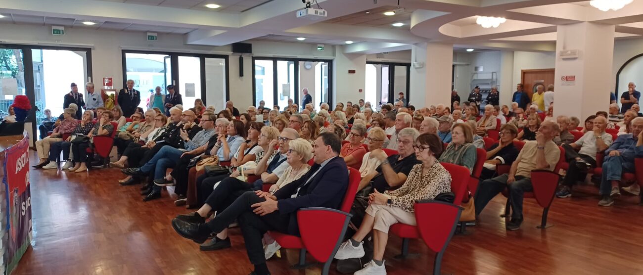 Seregno Evento Associazione Naz Carabinieri Basta Truffe pubblico