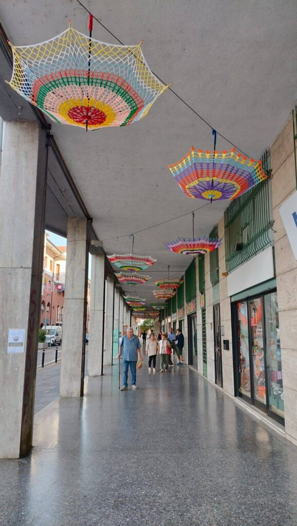 Villasanta Pro Loco ombrelli - foto Pro Loco