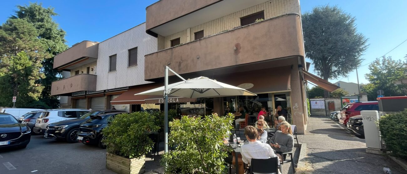 Il bar di via Ponchielli a Monza