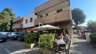 Il bar di via Ponchielli a Monza