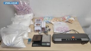 Droga e il resto del materiale sequestrati a Seregno