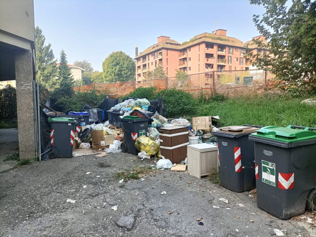 Monza sgombero ex centro via Tazzoli