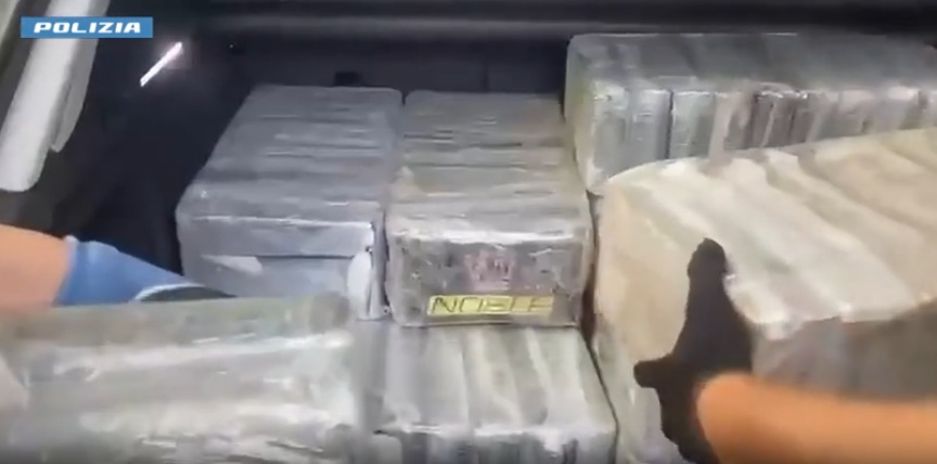 Parte della droga sequestrata dalla Polizia a Cesano Maderno
