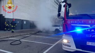 I vigili del fuoco in azione a Vimercate