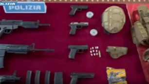 Materiale sequestrato dalla Digos durante le perquisizioni